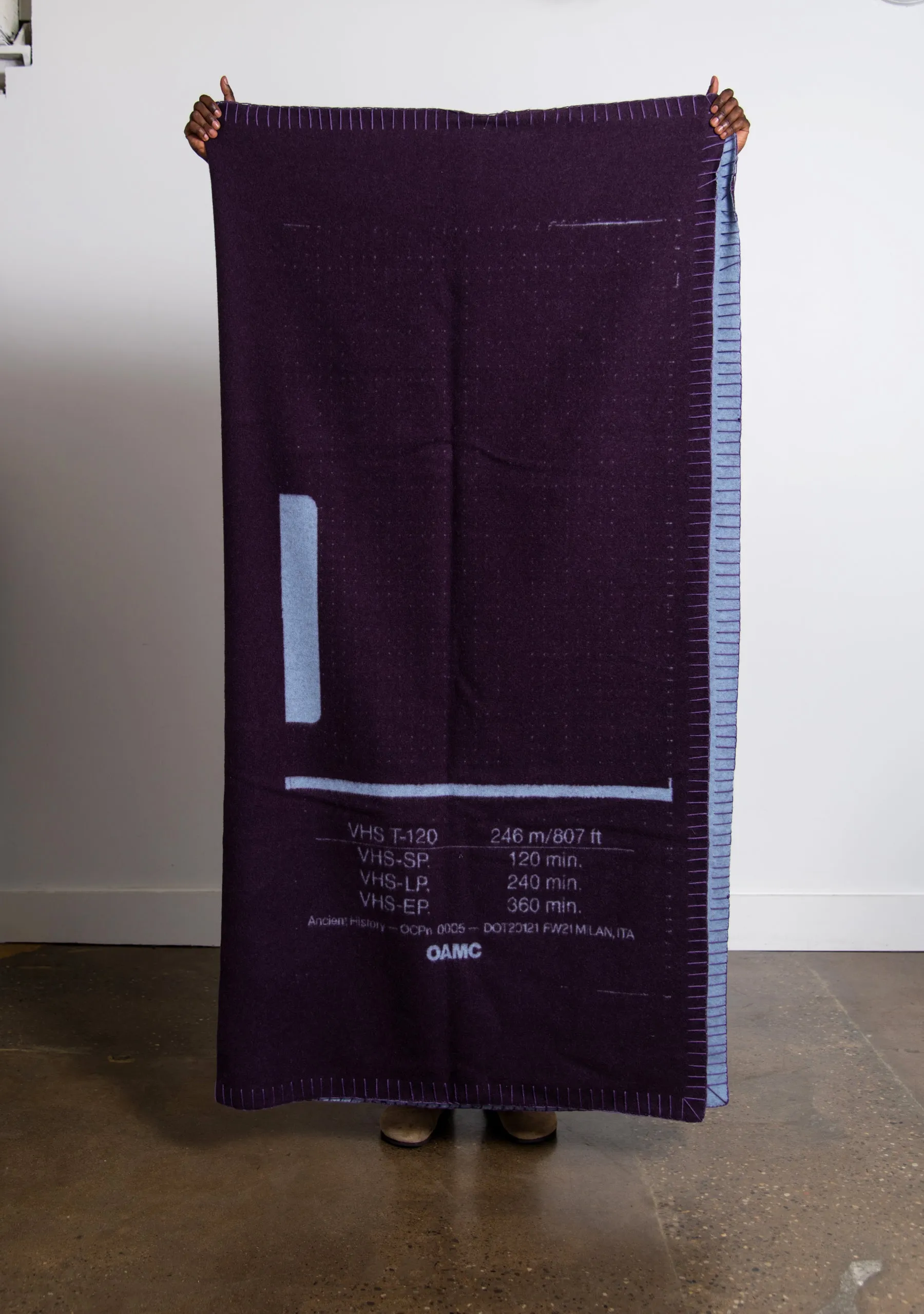 Anagram Blanket Deep Purple OABT990267