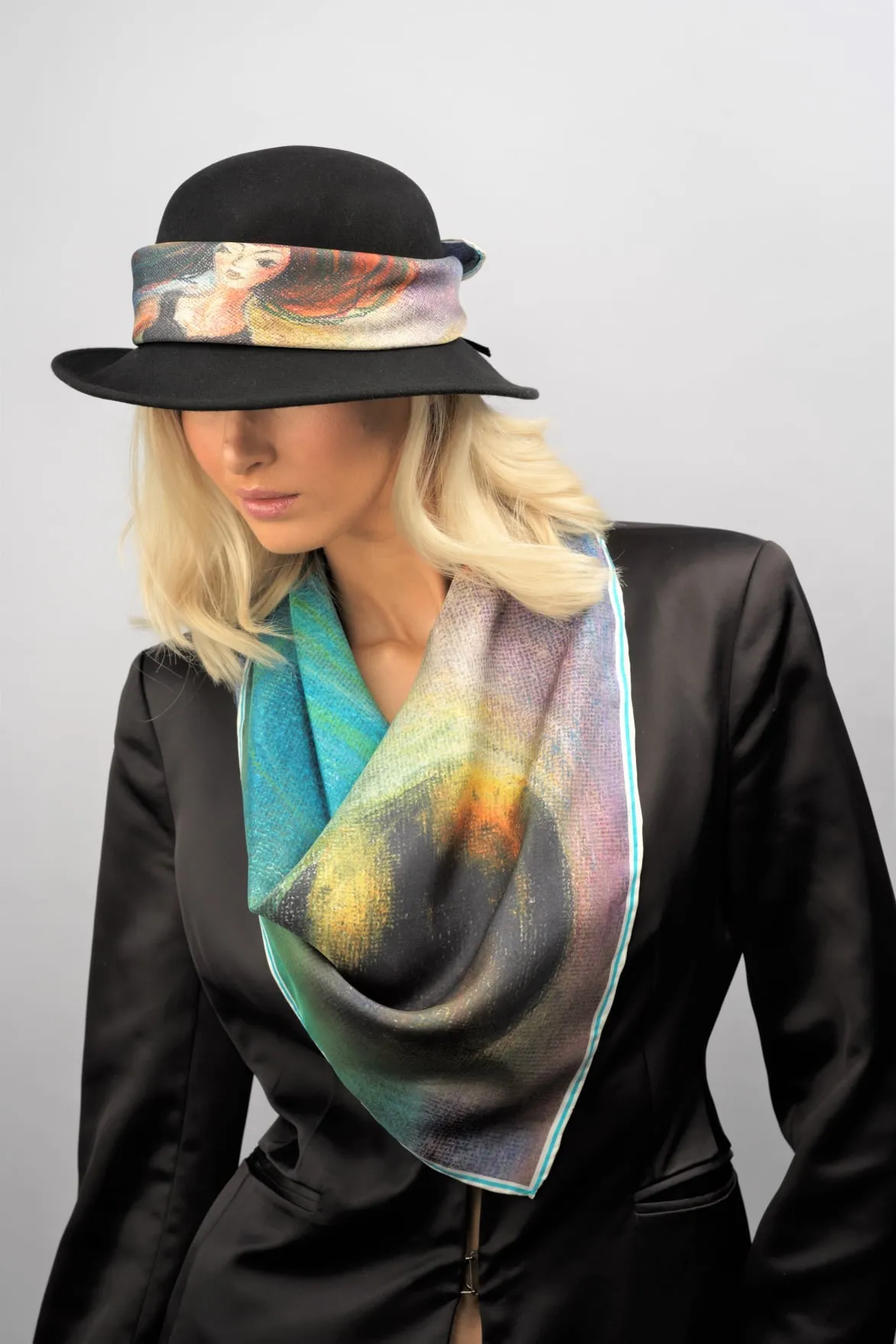 BE GRATEFUL. LADY UNIVERSE Designer 100% Silk Art-A-Porte Scarf