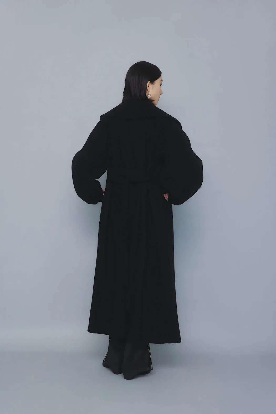 Curvy wool coat (Black)