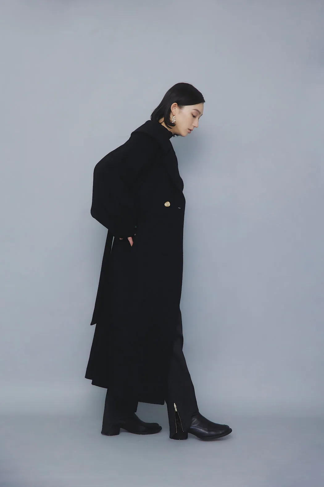 Curvy wool coat (Black)