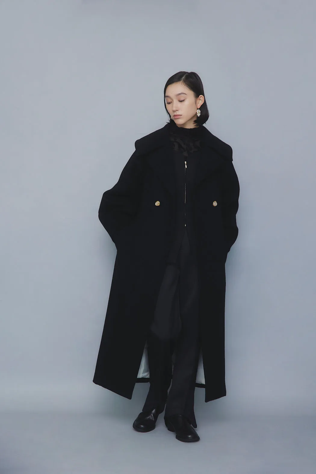 Curvy wool coat (Black)