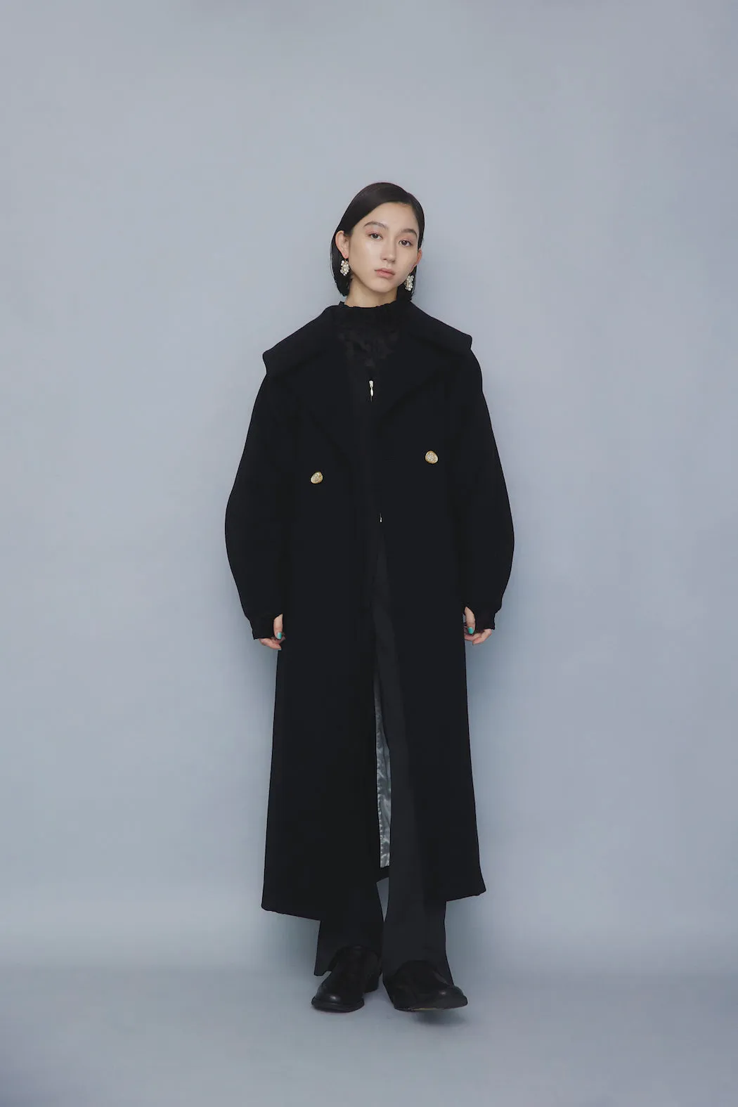 Curvy wool coat (Black)