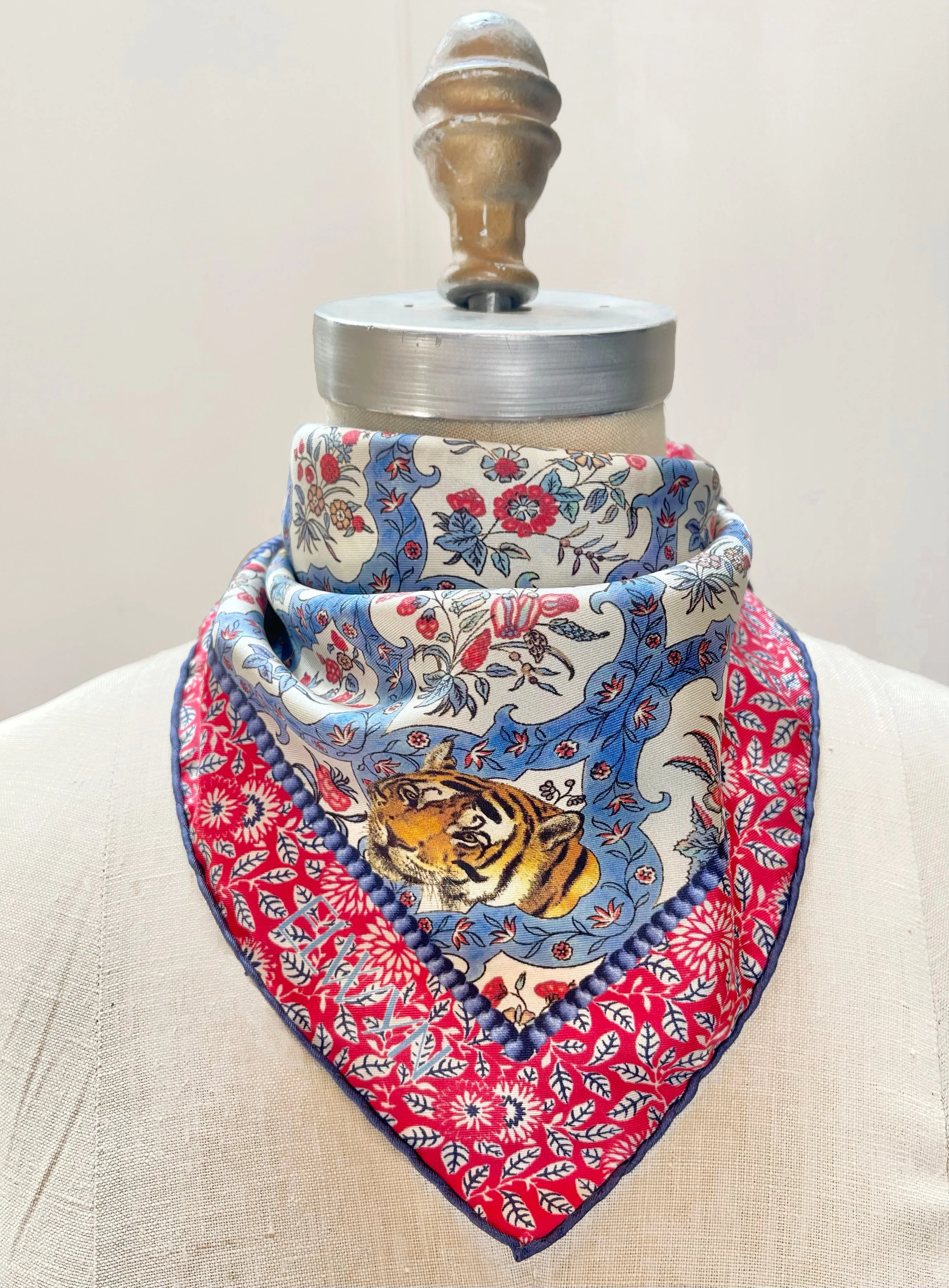 Elwyn Peeking Tigers Bandana