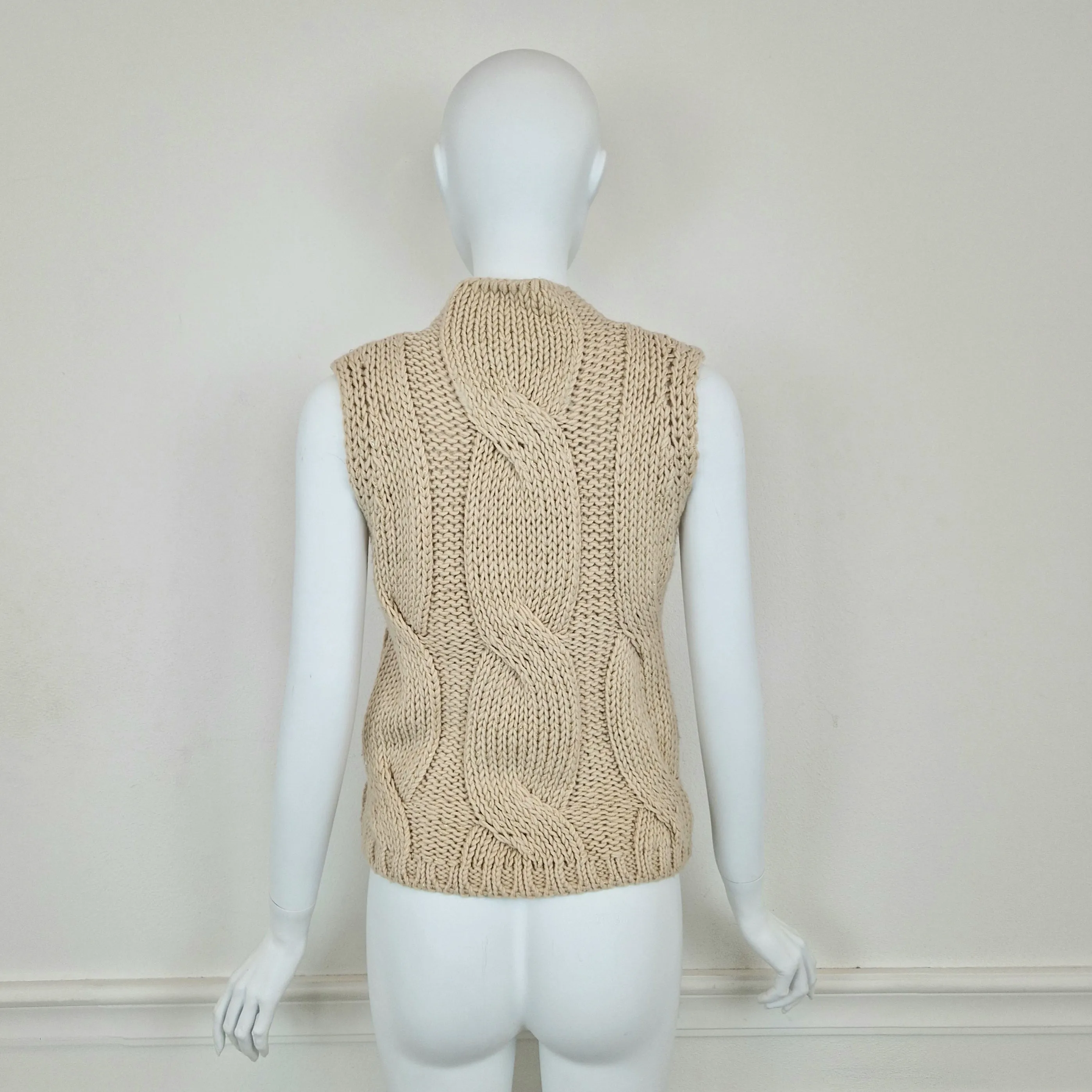 Gilet beige collo alto con trecce