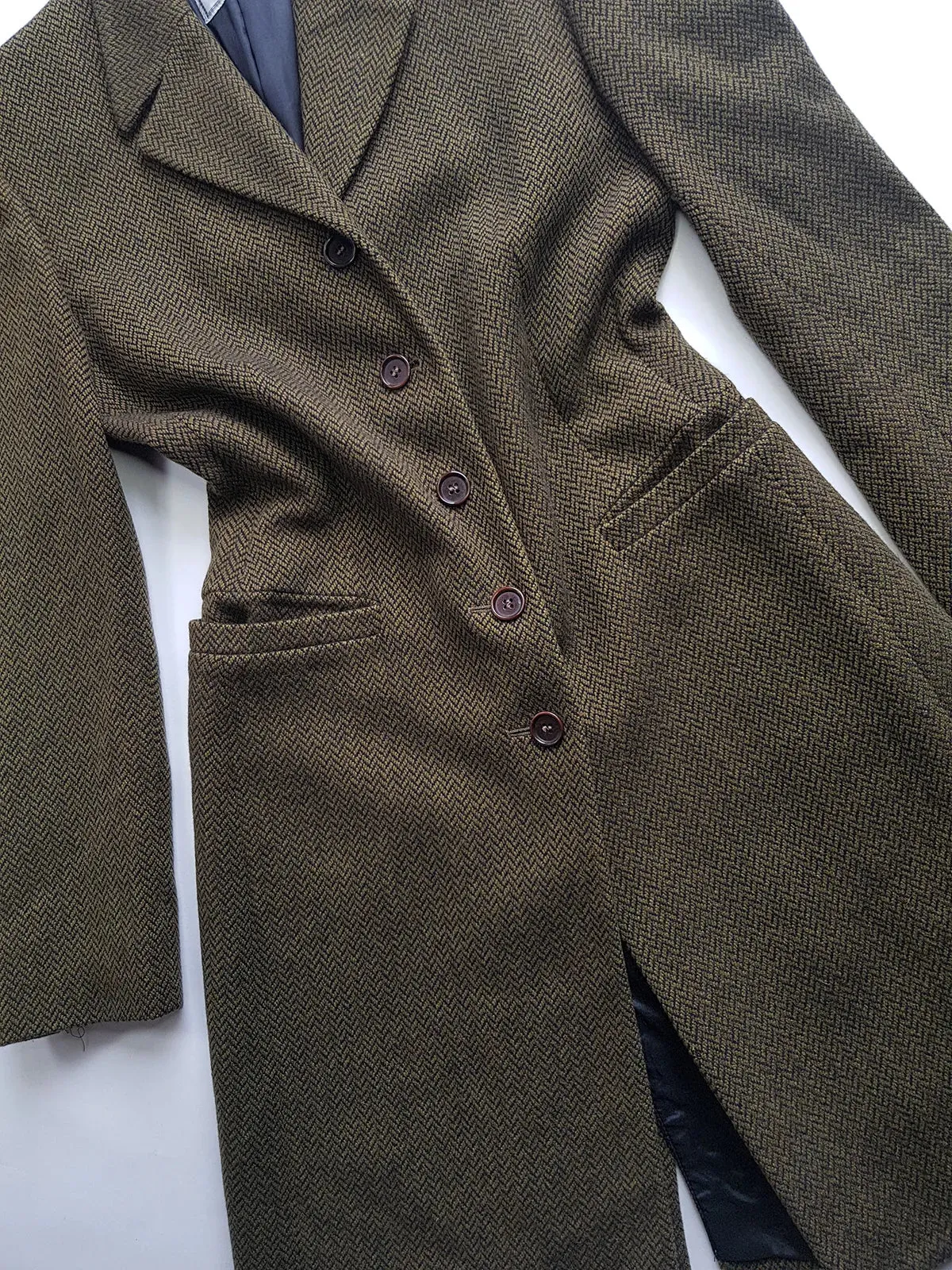 Italian Vintage Wool Coat in Olive Green - Impeccably Tailored Equestrian Look - Perfect Knee Length - Pockets - Fully Lined & Absolutely Beautiful Quality