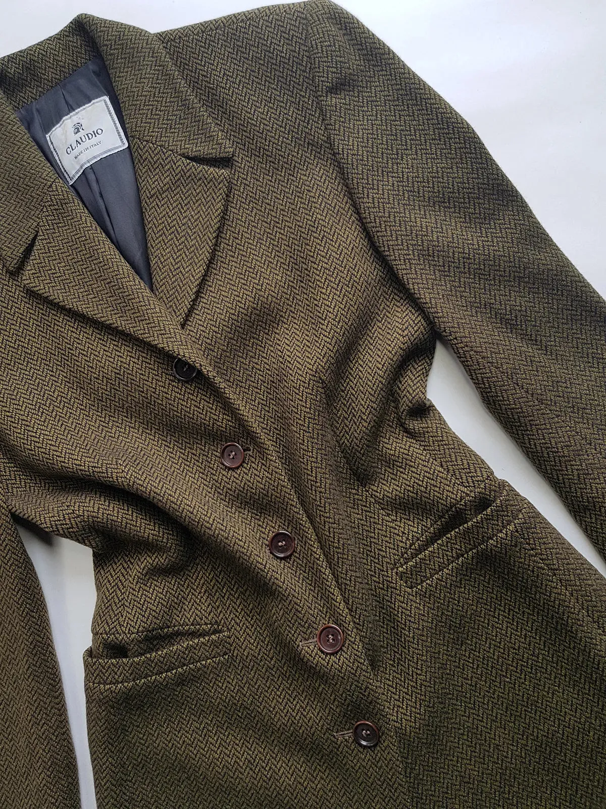 Italian Vintage Wool Coat in Olive Green - Impeccably Tailored Equestrian Look - Perfect Knee Length - Pockets - Fully Lined & Absolutely Beautiful Quality