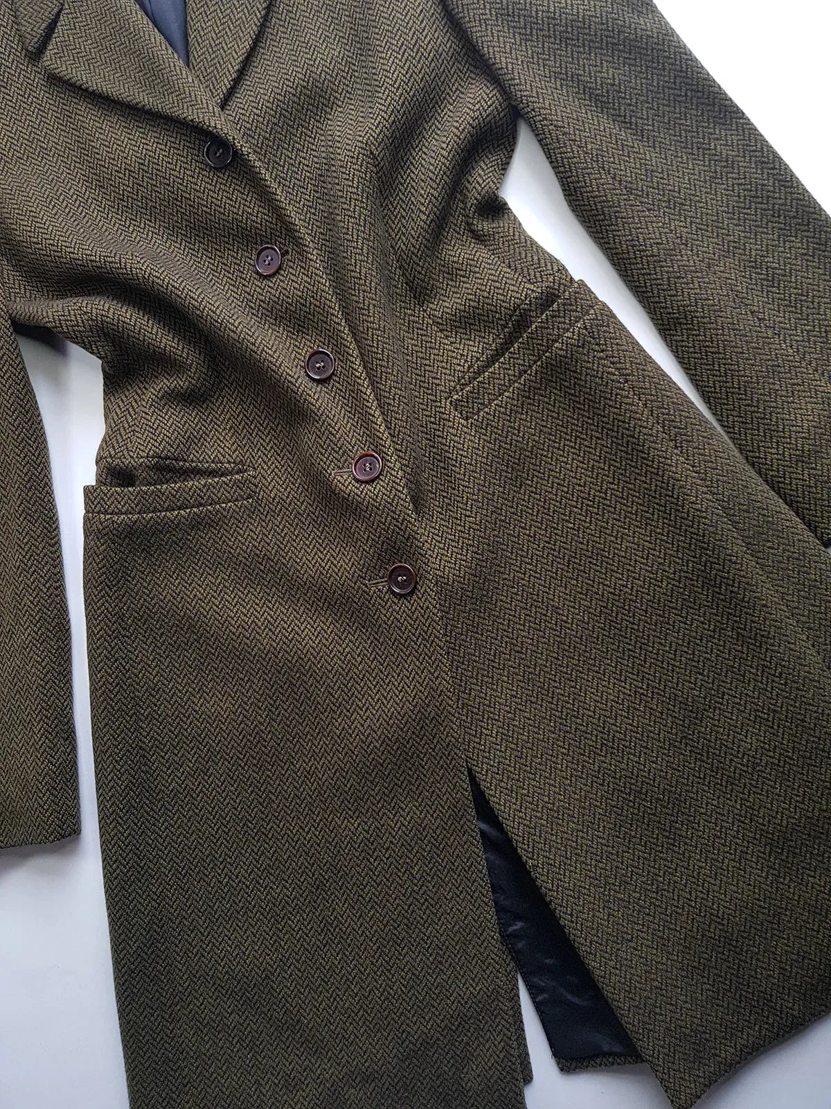 Italian Vintage Wool Coat in Olive Green - Impeccably Tailored Equestrian Look - Perfect Knee Length - Pockets - Fully Lined & Absolutely Beautiful Quality