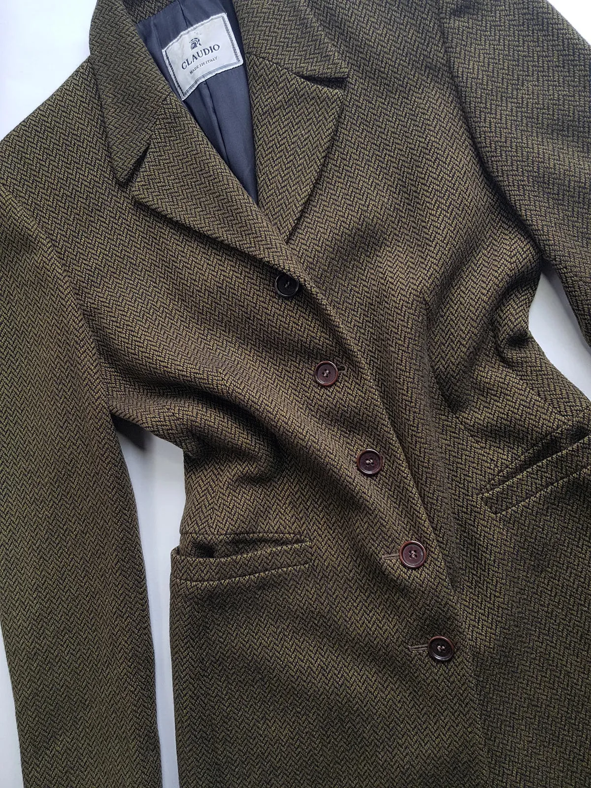 Italian Vintage Wool Coat in Olive Green - Impeccably Tailored Equestrian Look - Perfect Knee Length - Pockets - Fully Lined & Absolutely Beautiful Quality