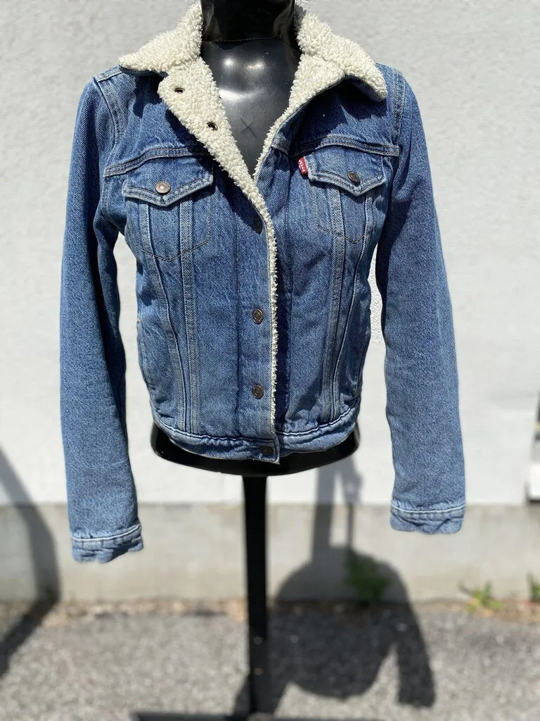 Levis sherpa denim jacket XS