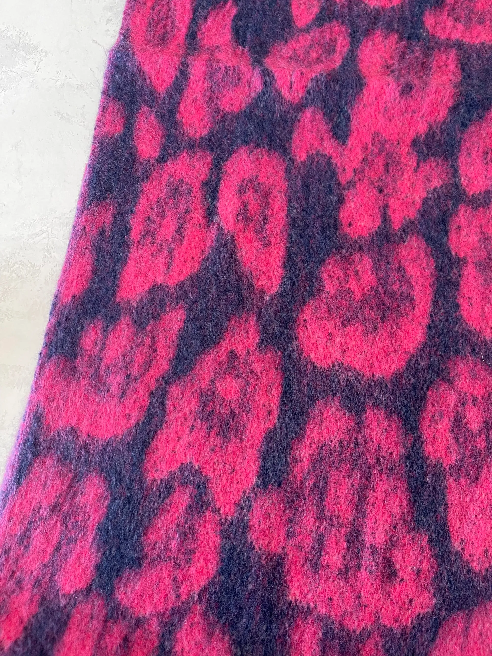 LONG FUCHSIA PINK WOOL MIX FLUFFY OVERSIZED LEOPARD PRINT SCARF