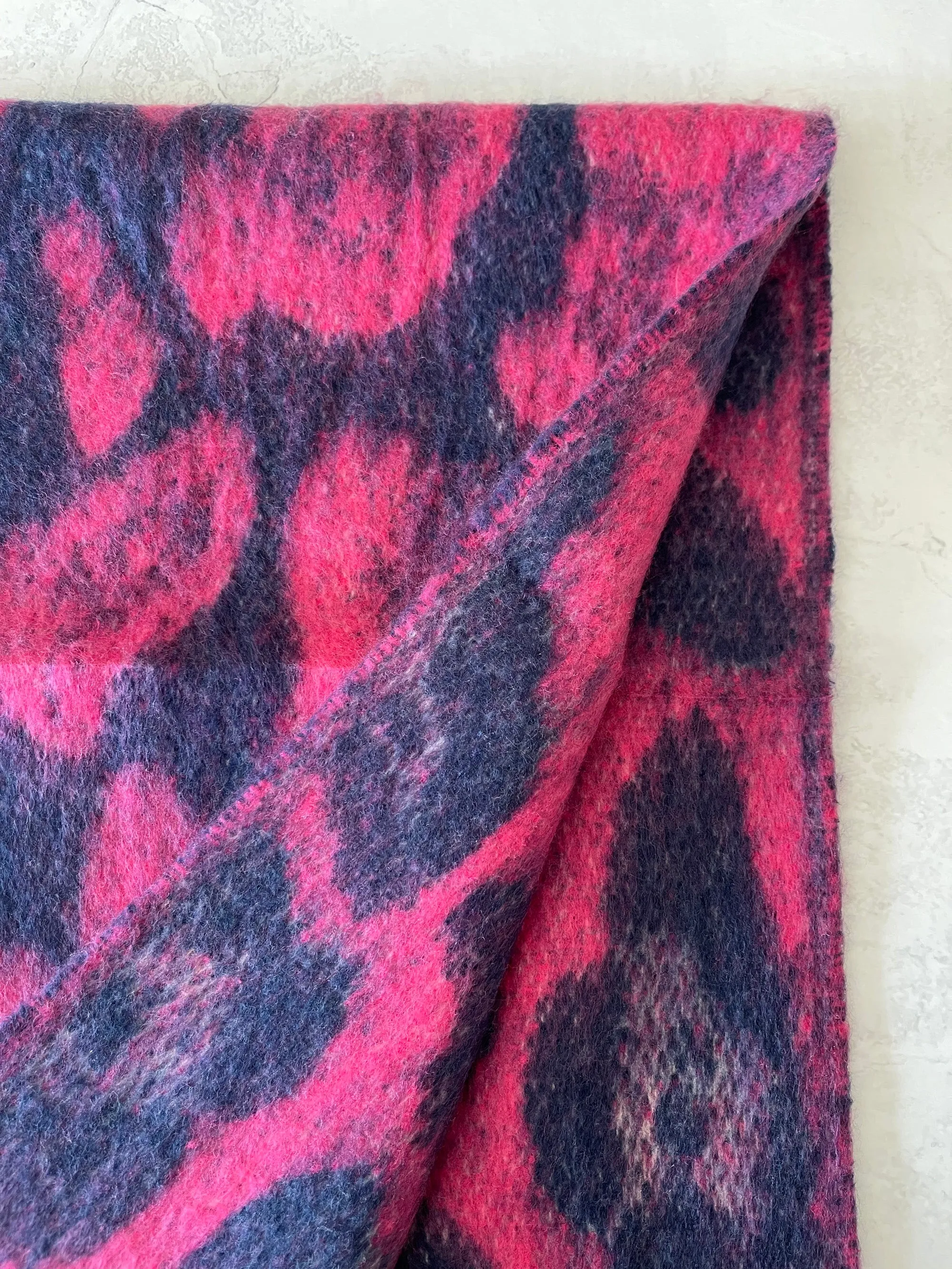 LONG FUCHSIA PINK WOOL MIX FLUFFY OVERSIZED LEOPARD PRINT SCARF