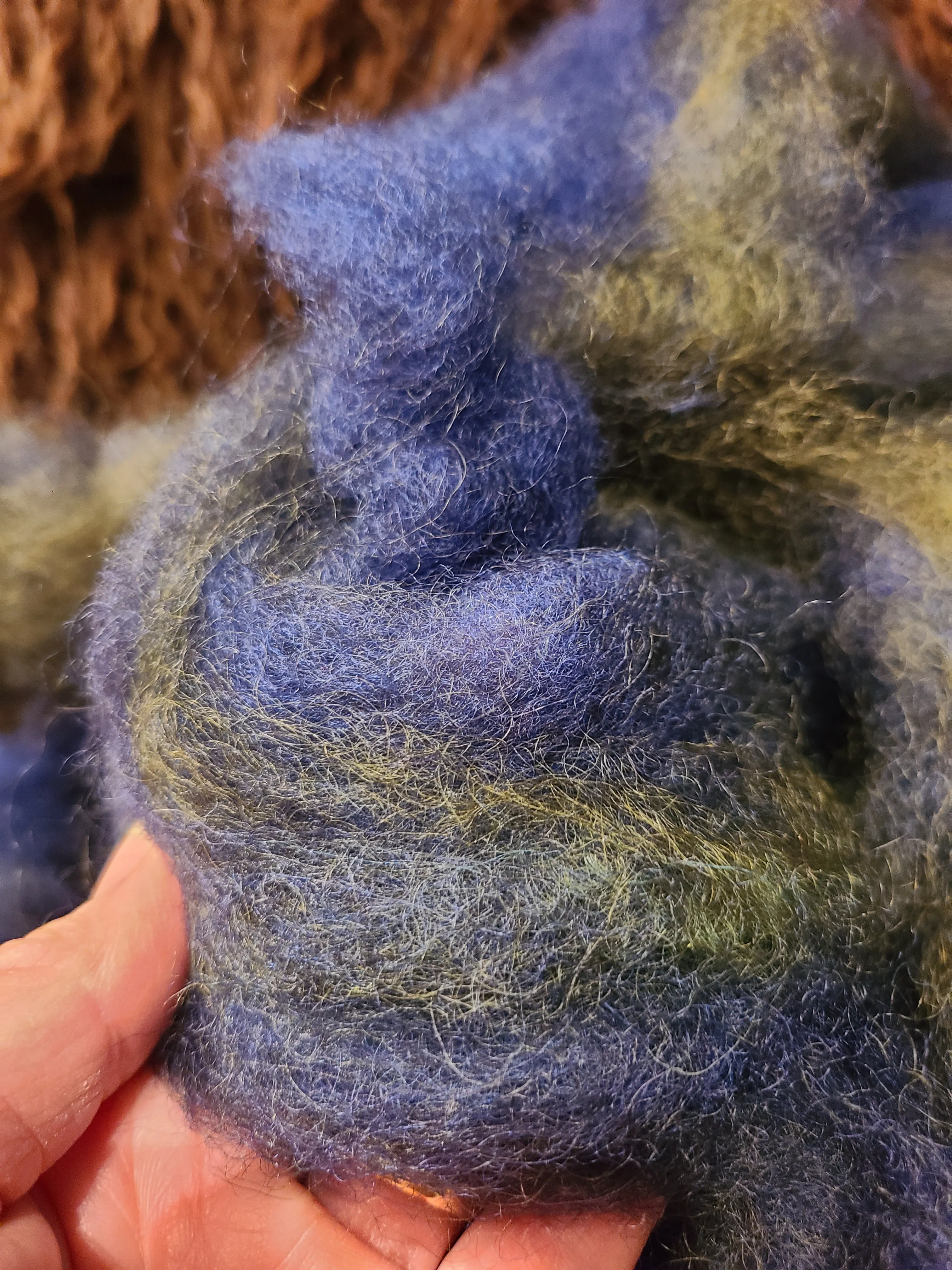 Roving Olive Royal Romney -2.5 ounces