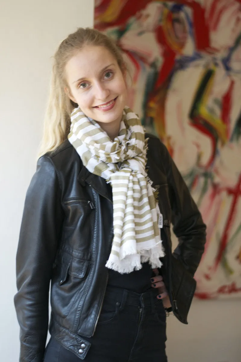 Ultra soft scarf with sand-coloured stripes